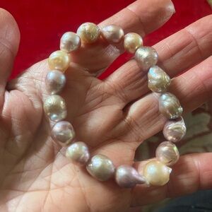 Lustrous Pearl Bracelet